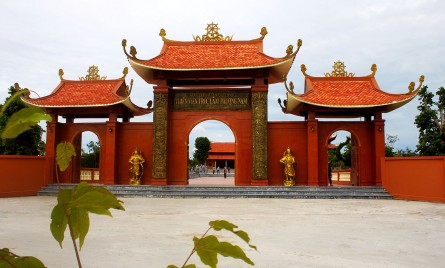 Tour vườn trái cây Cần Thơ – Lò Hủ Tiếu -Thiền Viện Trúc Lâm – Di Tích Vườn Mận nửa ngày