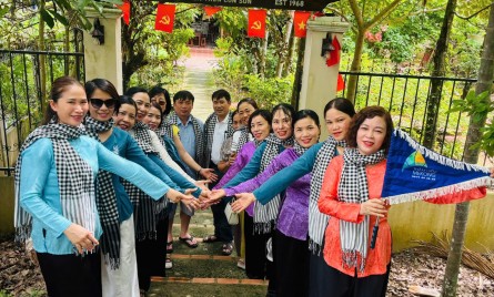 Tour Cồn Sơn – Trải Nghiệm Đám Tiệc Bên Cồn 1 ngày