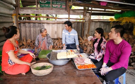 Bánh tét lá cẩm – Đặc sản Cần Thơ