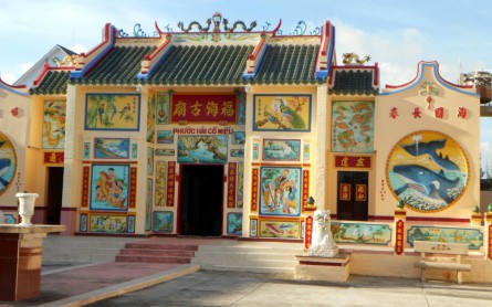 Miếu Cá Ông (Phước Hải Cổ Miếu) Nhà Mát – Bạc Liêu