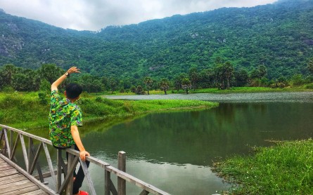 Thăm Hồ Ô Thum thưởng thức món gà đốt trứ danh của An Giang