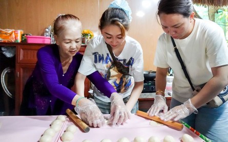 Đến Cần Thơ tự tay làm bánh pía cùng nghệ nhân Miền Tây