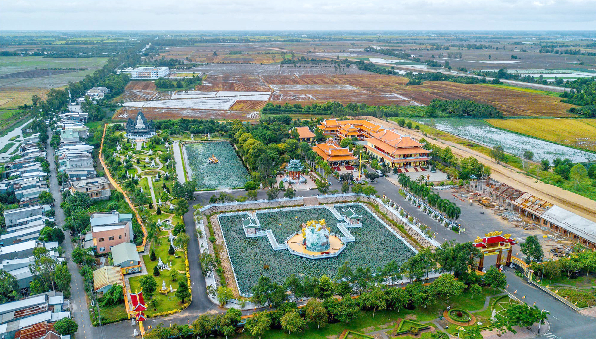 Chùa Huỳnh Đạo - Ngôi chùa tuyệt đẹp ở An Giang