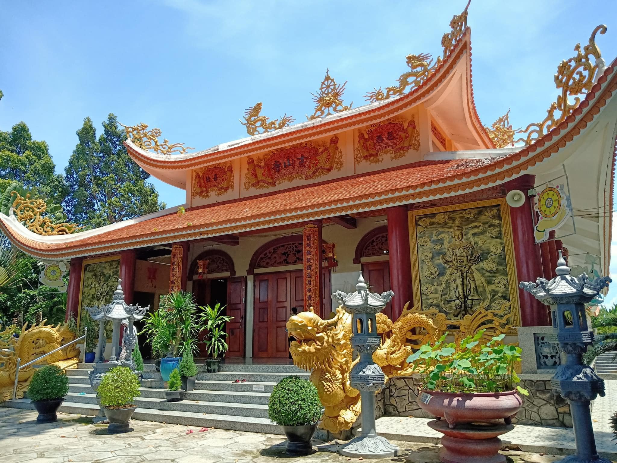 ngôi chùa uy nghi và linh thiêng bậc nhất Tuy Hòa, tỉnh Phú Yên, chùa Hồ Sơn Cổ Tự