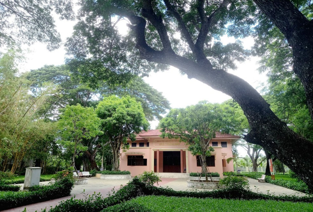 Nhà Trưng bày