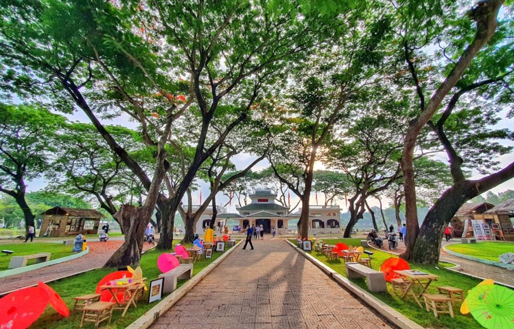 Không gian thoáng mát ngập tràn cây xanh