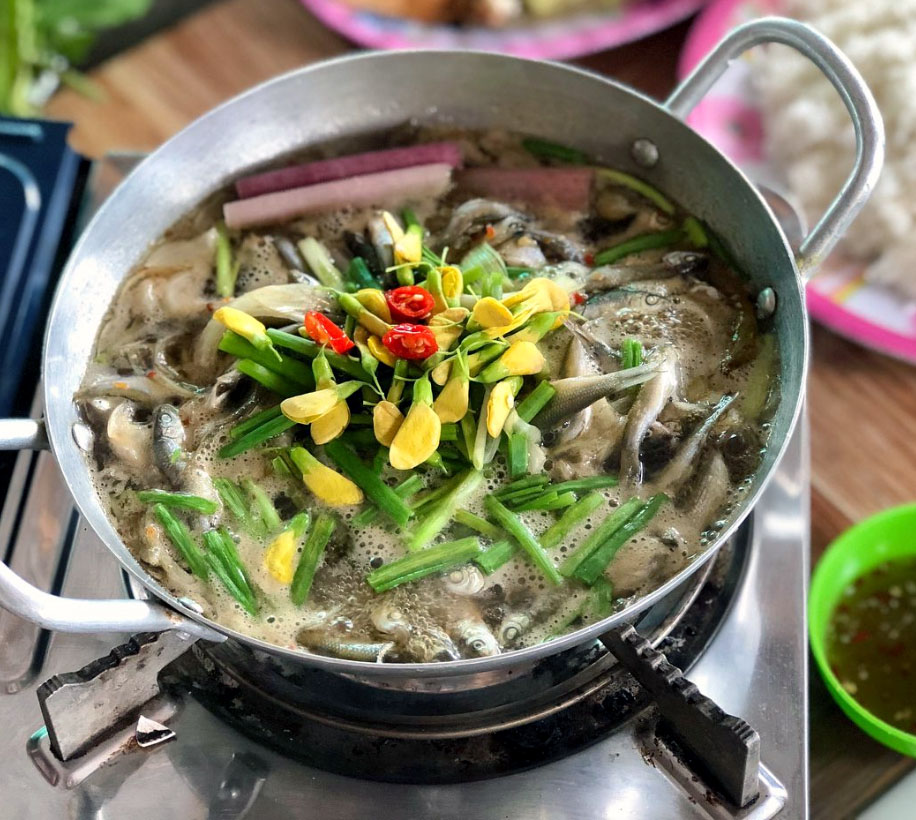 Lẩu cá linh bông điên điển món ngon mùa nước nổi