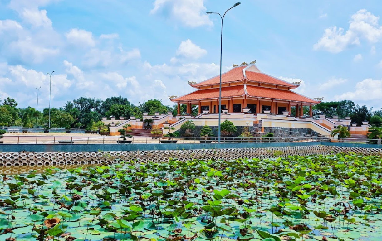 Đền thờ chủ tịch Hồ Chí Minh trên cù lao Dung