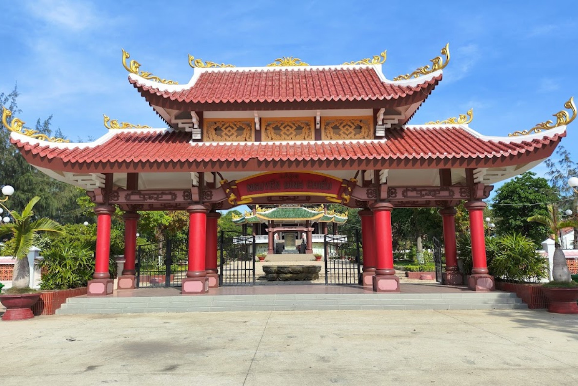 Khu lăng mộ cụ Nguyễn Đình Chiểu