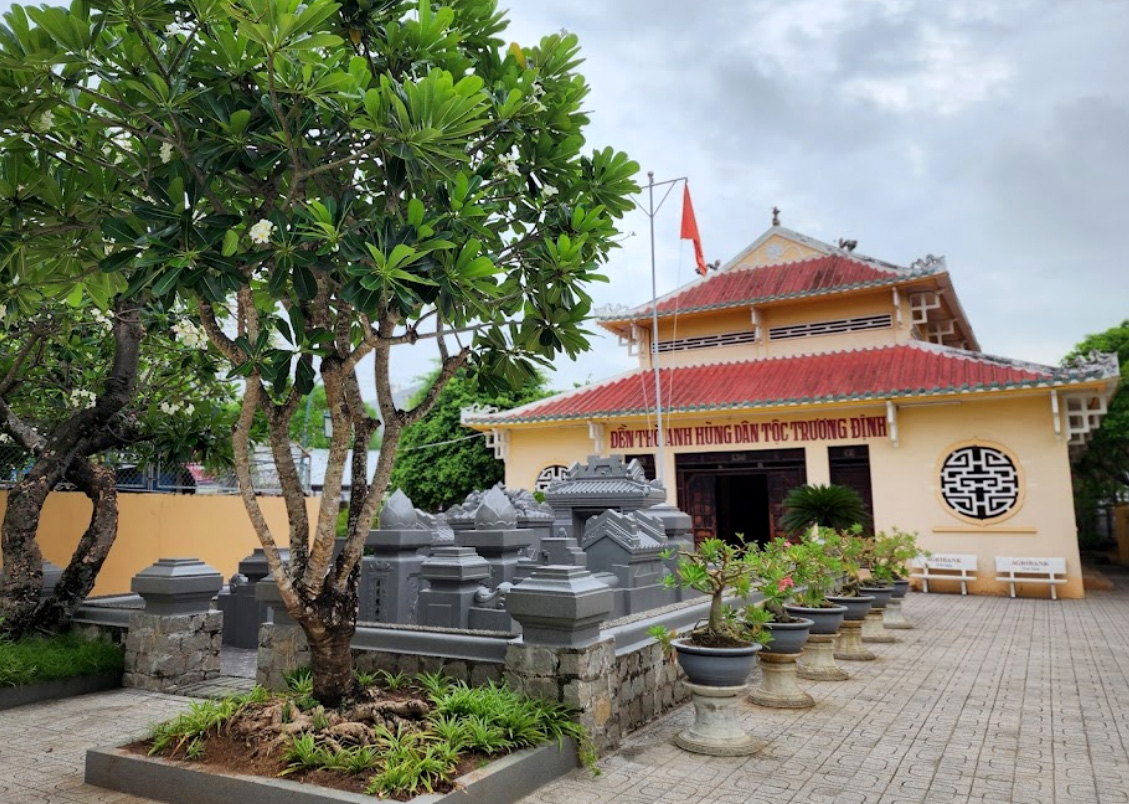 Mộ và đền thờ Trương Định