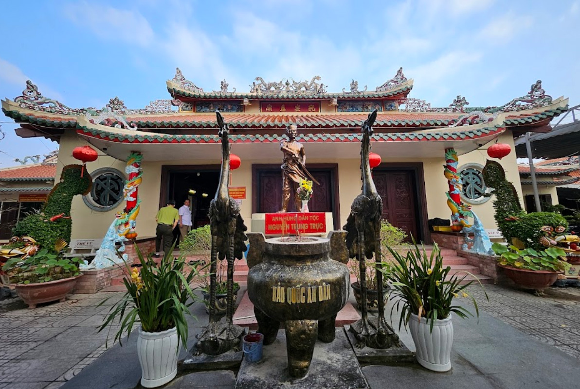 Đình thần Nguyễn Trung Trực