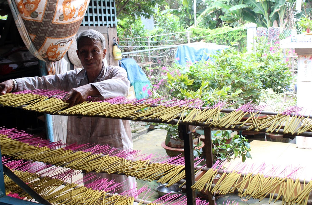Làng nghề nhang Bình Đức