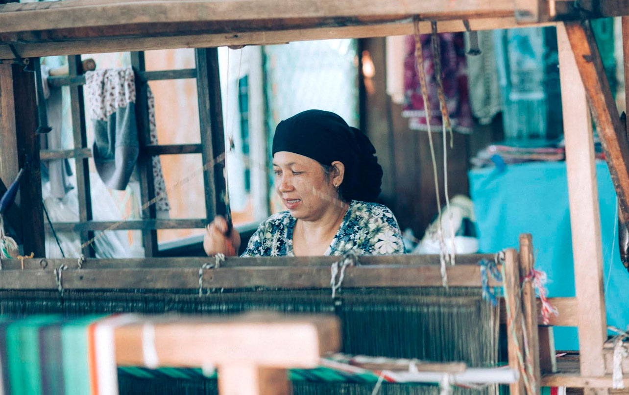 Làng dệt thổ cẩm Châu Phong