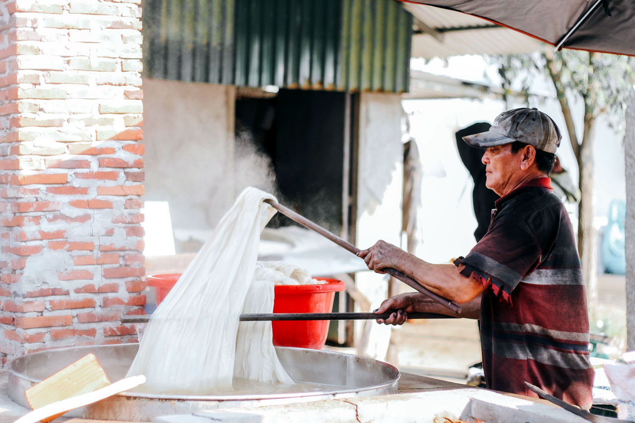 Làng lụa Tân Châu