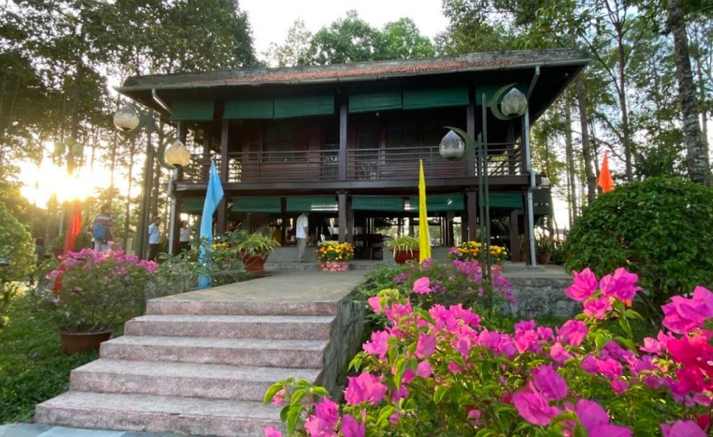 Khu di tích lịch sử Đền thờ Chủ tịch Hồ Chí Minh