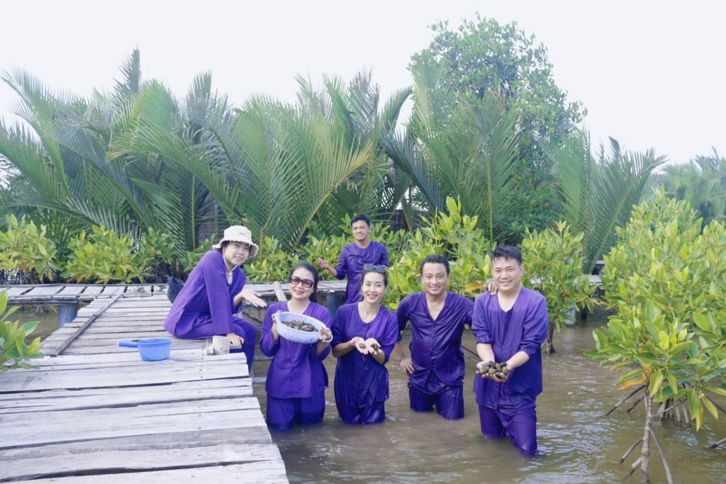 Trải nghiệm làm nông dân tại Khu du lịch Người Giữ Rừng