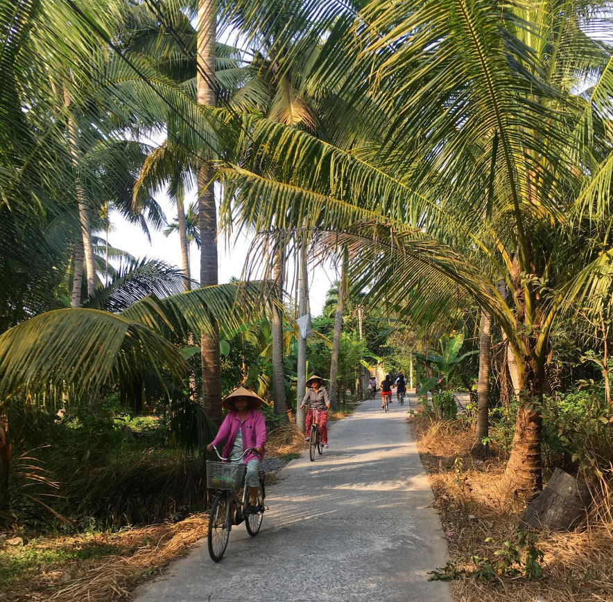 Con đường quê thanh bình