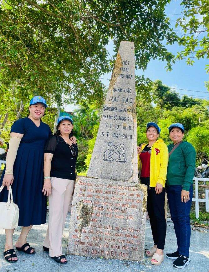 Bia chủ quyền Việt Nam