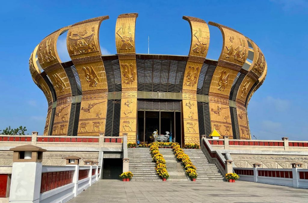 Đền Thờ Vua Hùng