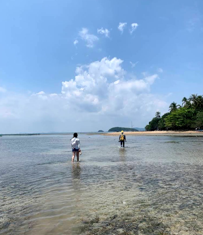 Trải nghiệm đi bộ từ hòn này sang hòn kia