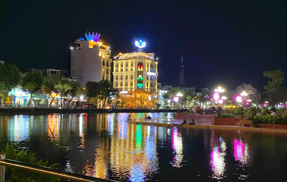 Cao Lãnh về đêm lung linh