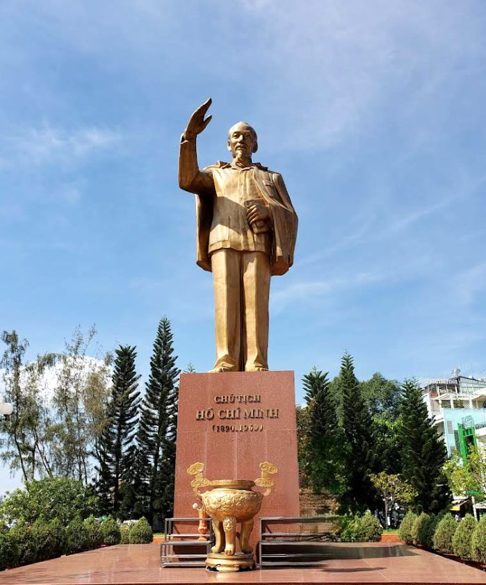 Công Viên Bến Ninh Kiều – Tượng Đài Bác Hồ