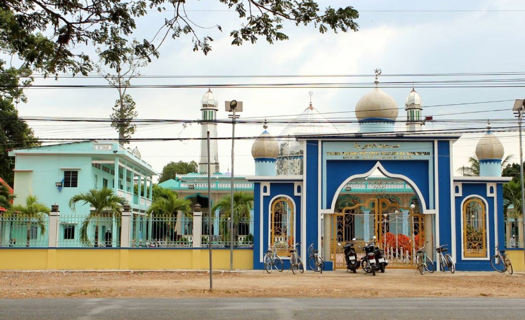 Thánh đường Mas Jid Khay Ri Yah của đồng bào Chăm bên Búng Bình Thiên