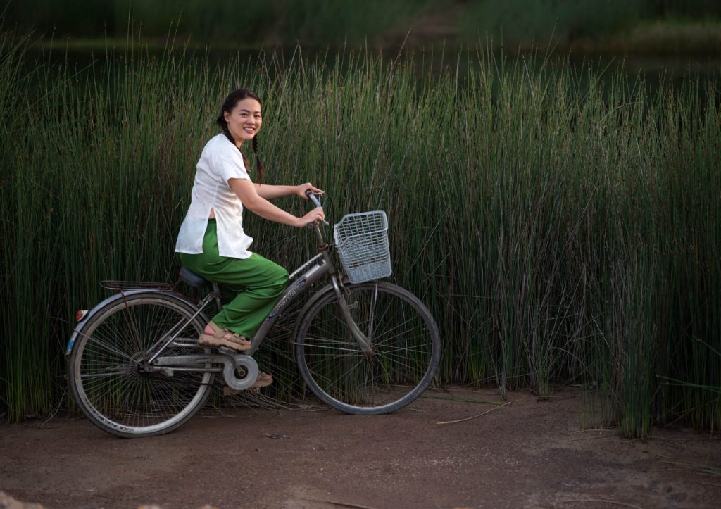 Đạp xe khám phá khu du lịch