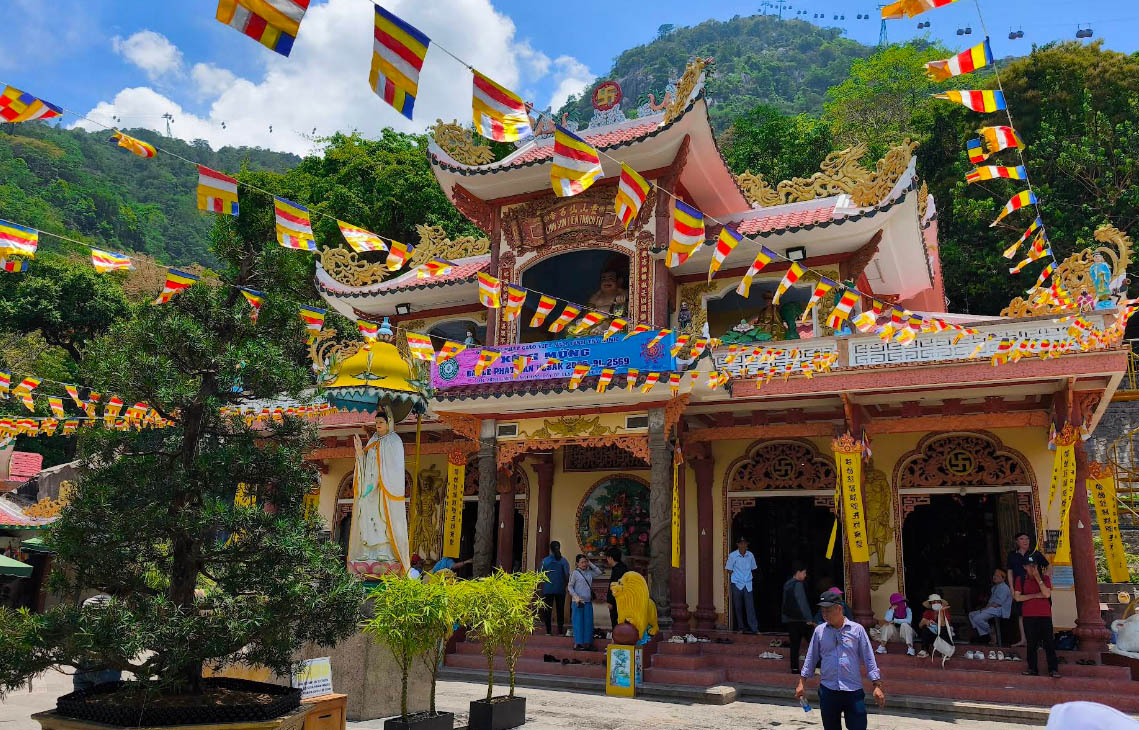 Điện Bà Linh Sơn Thánh Mẫu