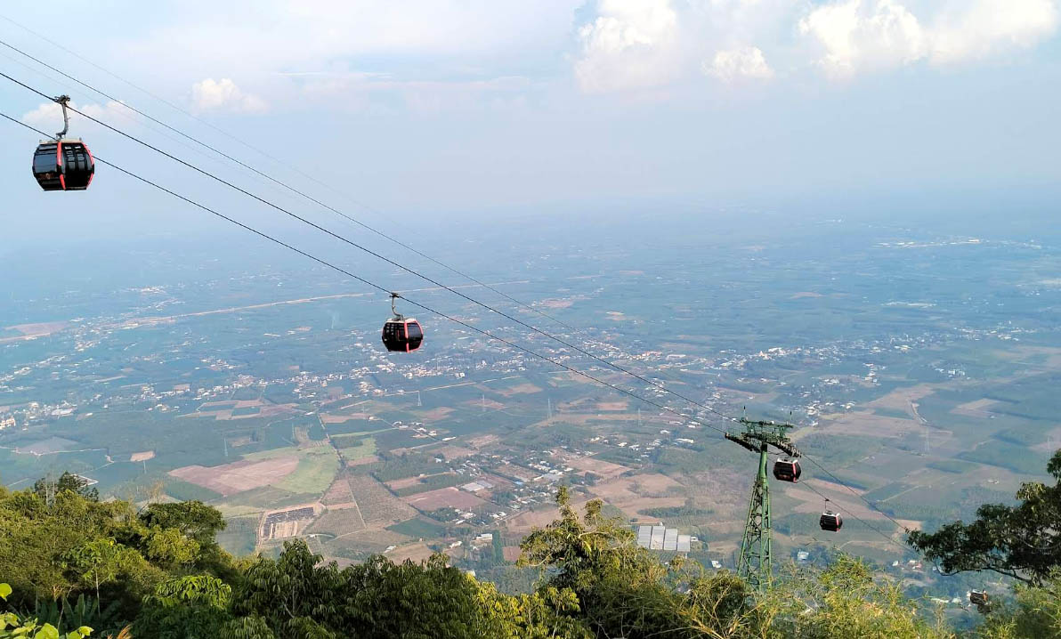 Cáp treo Núi Bà Đen