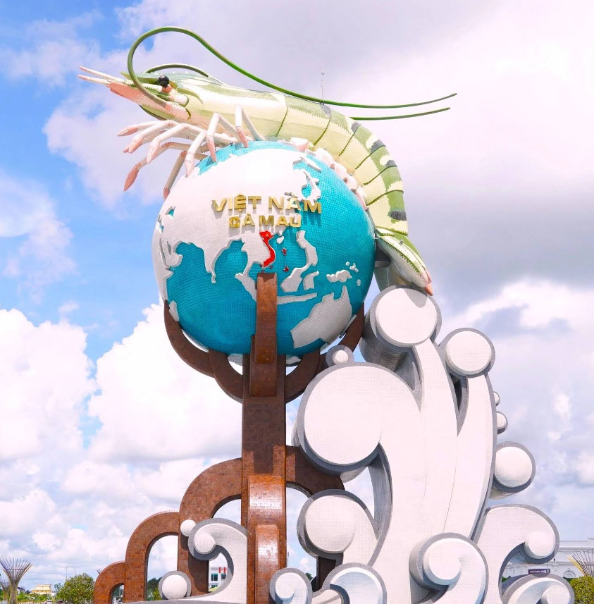 Biểu Tượng Con Tôm Sú ôm quả địa cầu