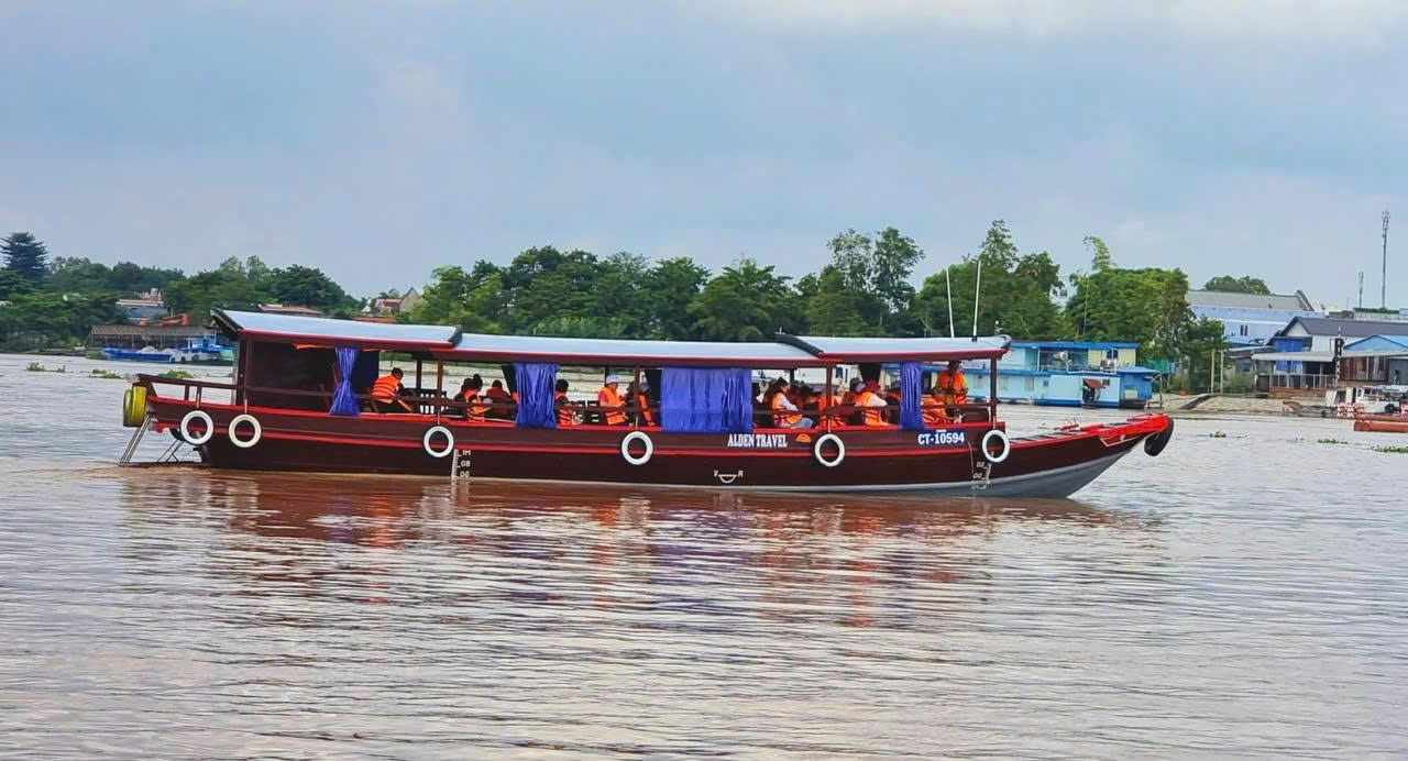 Cho thuê tàu du lịch Châu Đốc An Giang uy tín