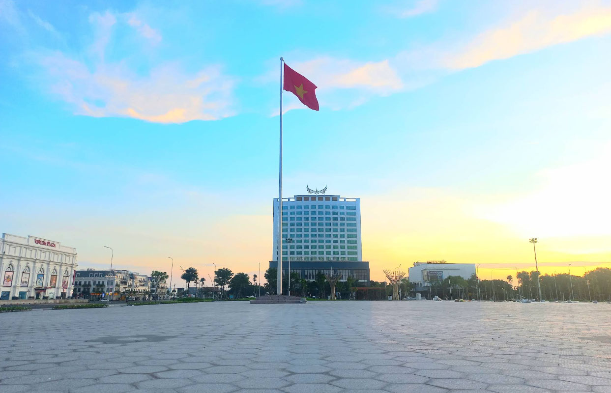 Cột cờ Tổ quốc cao 28 mét