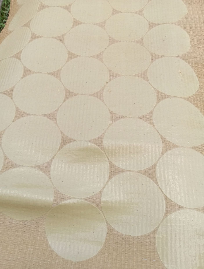 Để làm ra chiếc bánh phồng là cả sự kỳ công