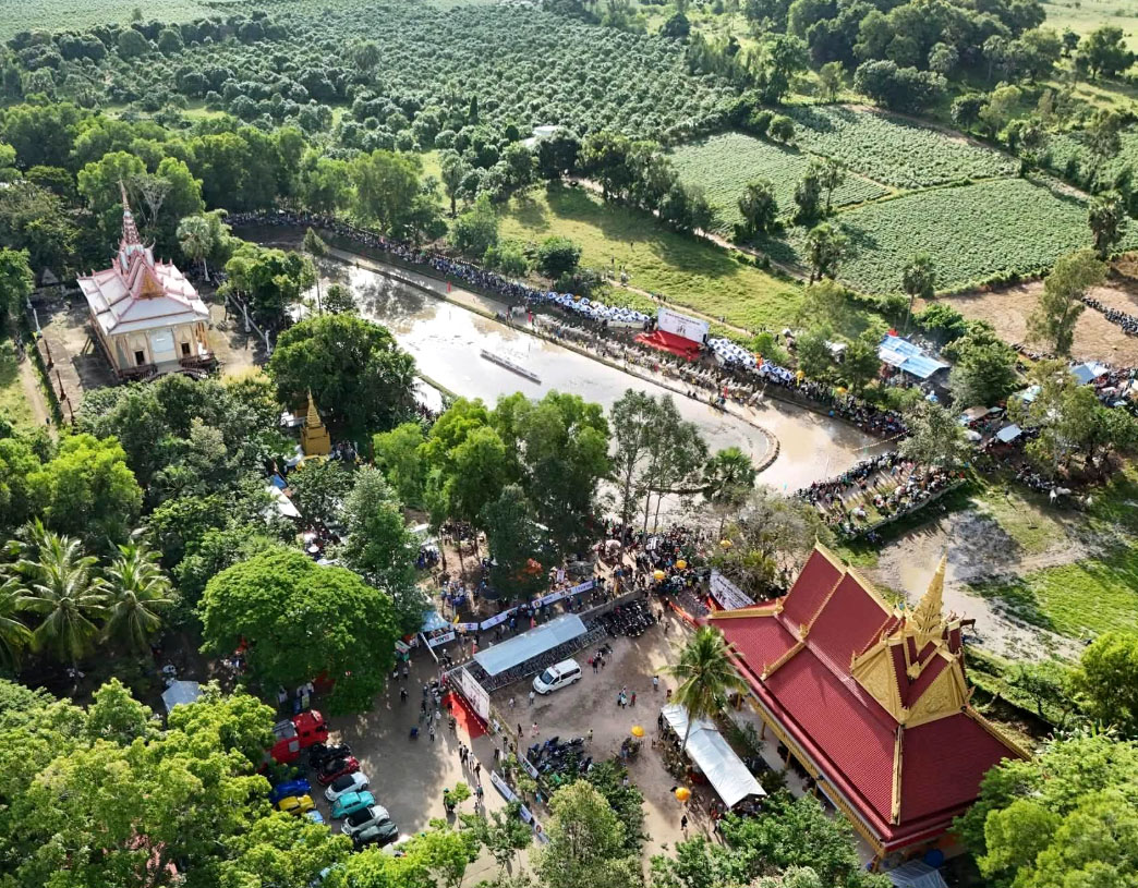 Hội đua bò truyền thống Chùa Rô